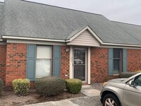 Building Photo - "Charming 1-Bedroom Retreat in the Heart o...