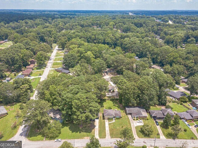 Building Photo - 2352 Glendale Dr