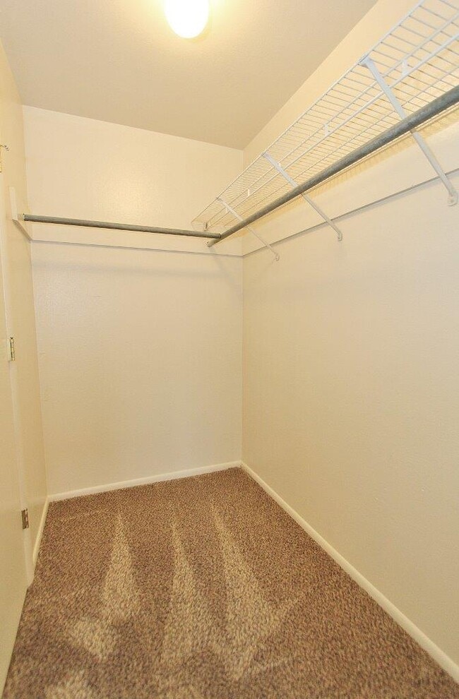 Building Photo - 639 N Moffatt Ave