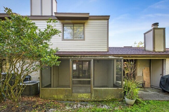 Building Photo - 8300 Plaza Gate Ln