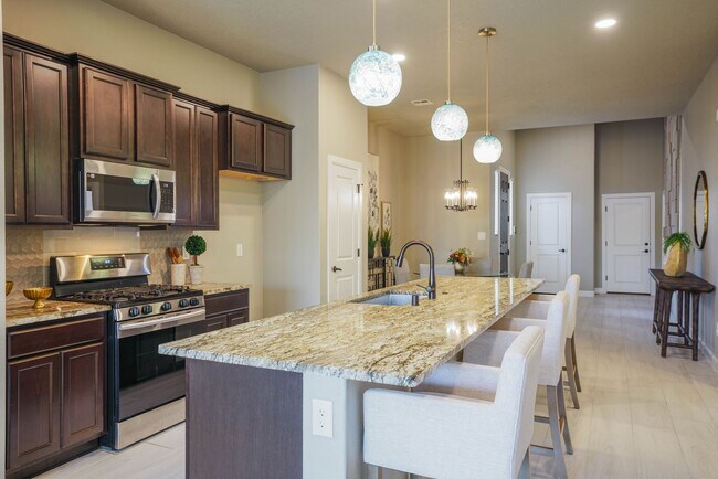 Building Photo - 3289 Oakmount Dr SE