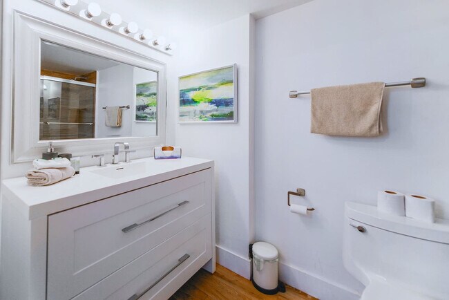 Building Photo - 1 SE 12th St