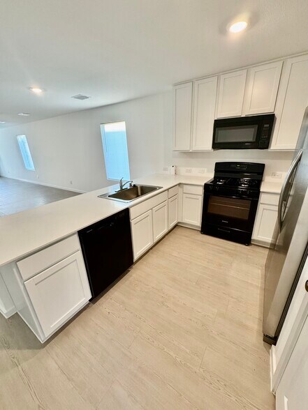 Building Photo - 1104 Barbary Fields St