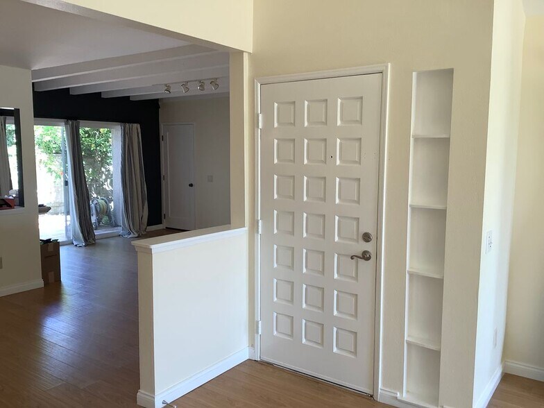 Building Photo - 1729 Gascony Rd