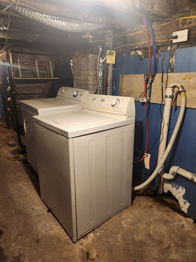 Building Photo - 413-415 N. 6th Avenue