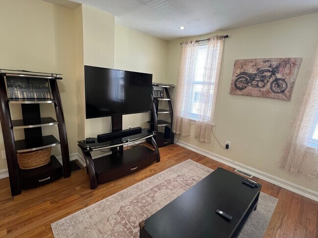 Building Photo - 1833 Point Breeze Ave