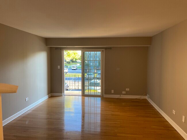 Building Photo - 1609 N Windsor Dr