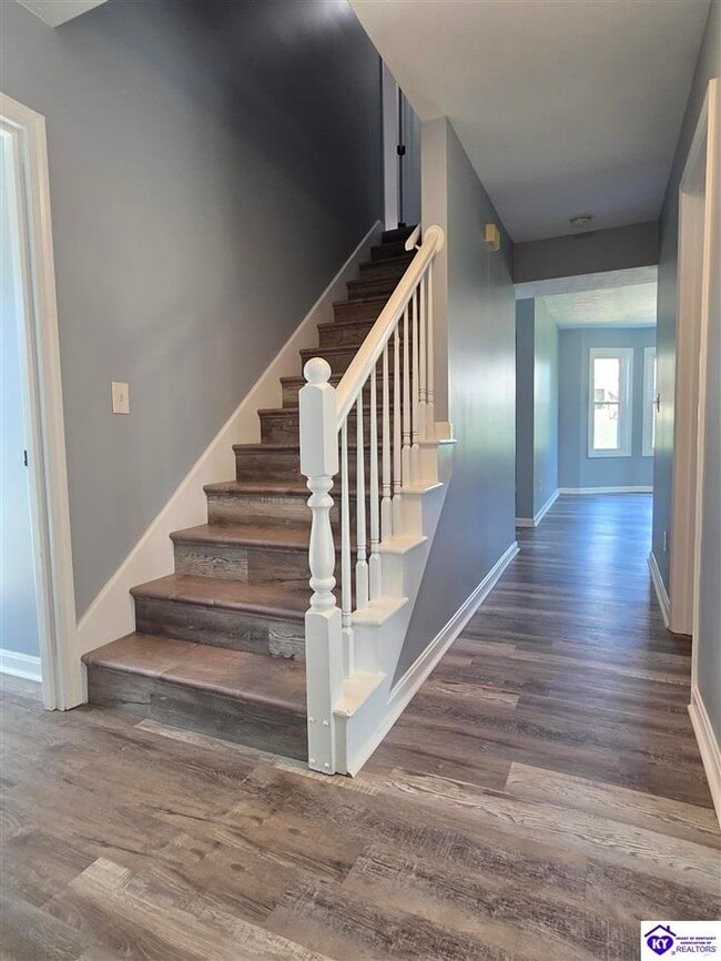 Building Photo - 888 N Woodland Dr