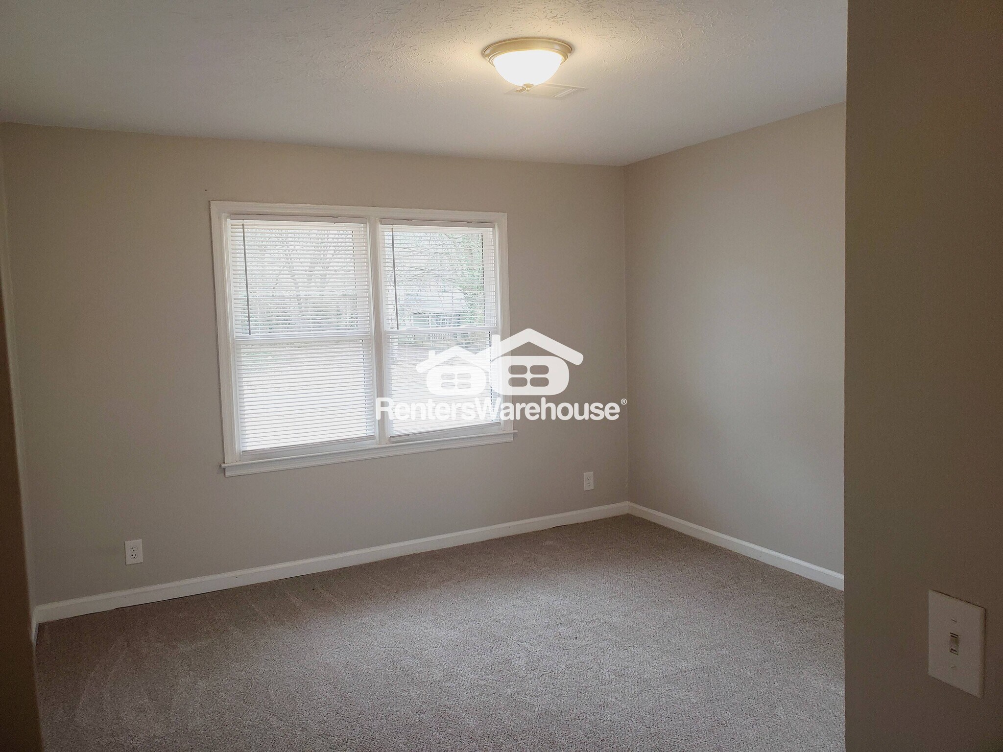 Building Photo - 3910 Lisas Dr