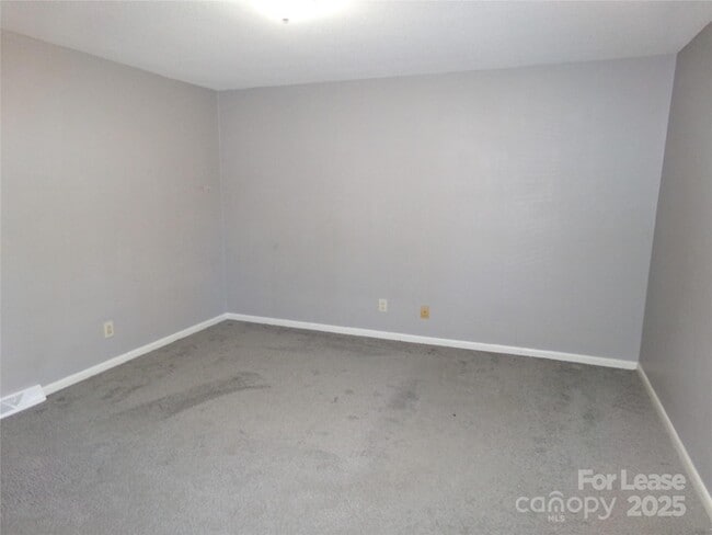 Building Photo - 1351 N 6th St