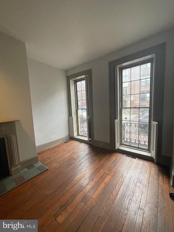 Building Photo - 222 Warren Ave