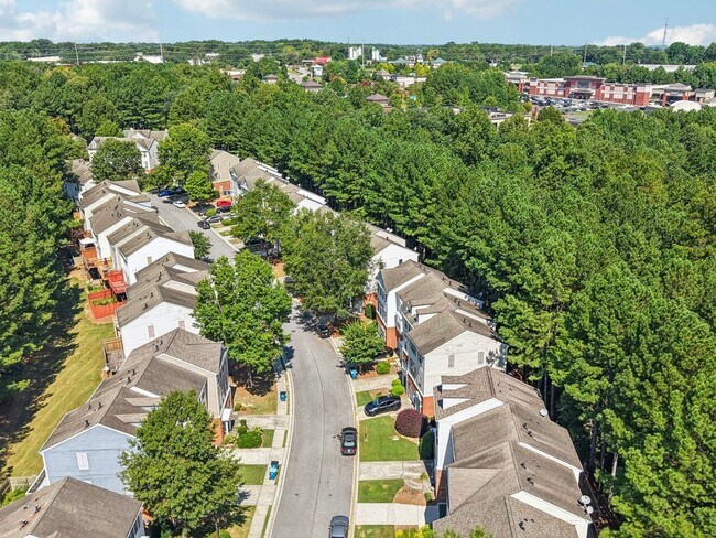 Building Photo - 3 Bedroom Townhome in the Heart of Dulth
