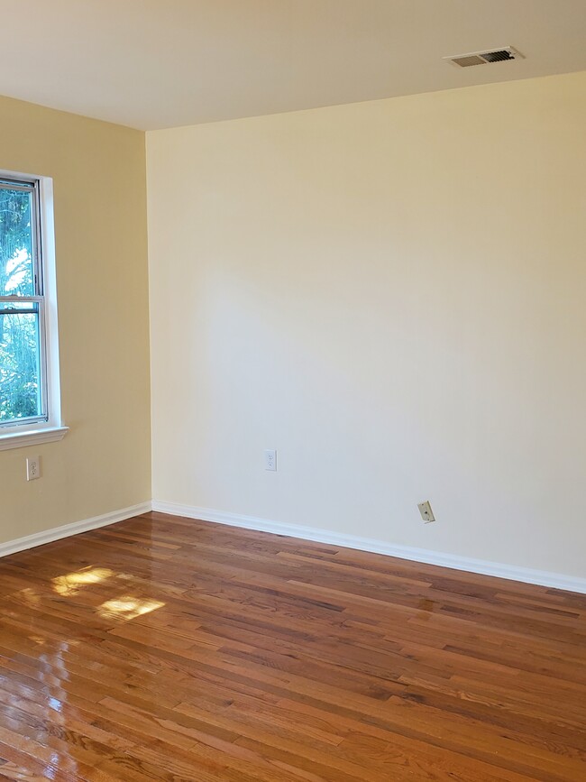 MASTER BEDROOM - 14 Seymour Ave