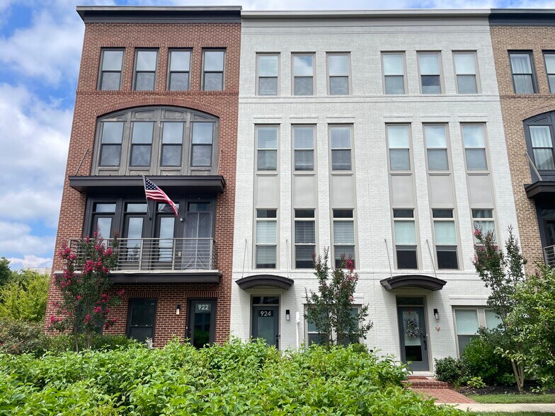 Building Photo - 924 King Farm Blvd