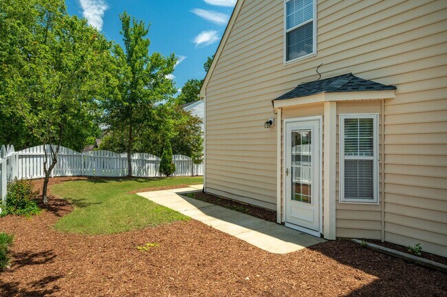 Building Photo - 101 Thorncrest Dr