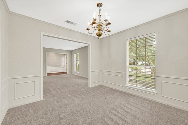 Building Photo - 5702 Vestavia Dr