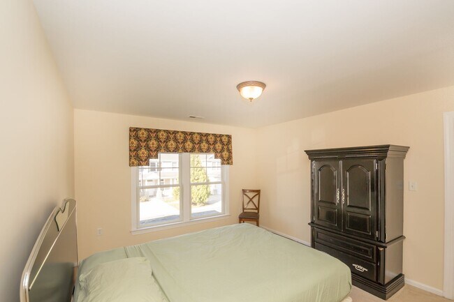 Building Photo - Updated Condo in Norfolk