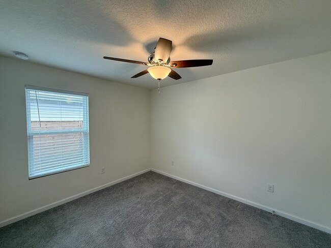 Building Photo - 3 Bedroom 2 Bath Home Located off 9 Mile R...