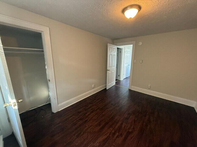 Building Photo - 536A Euclid Ave – Available Fall 2026