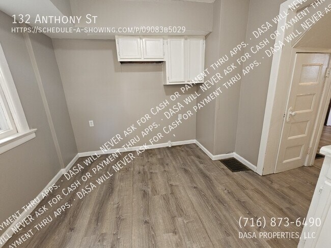 Building Photo - 132 Anthony St