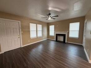 Building Photo - Newly Remodeled 2 Bedroom-1 Bath House