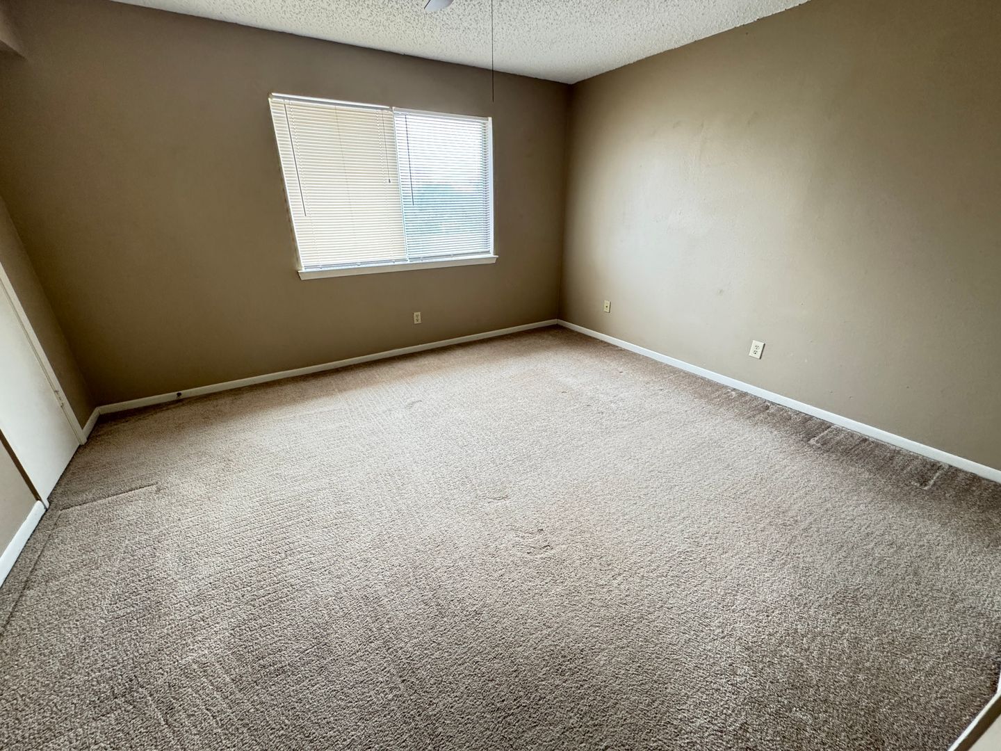 Building Photo - 2202 Hunt Dr