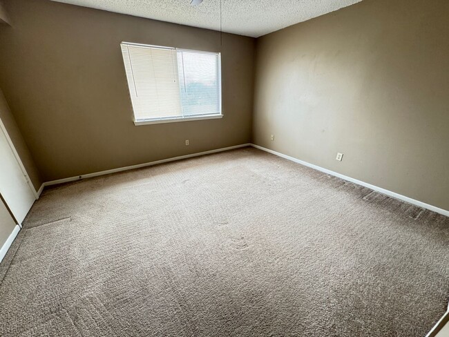Building Photo - 2202 Hunt Dr