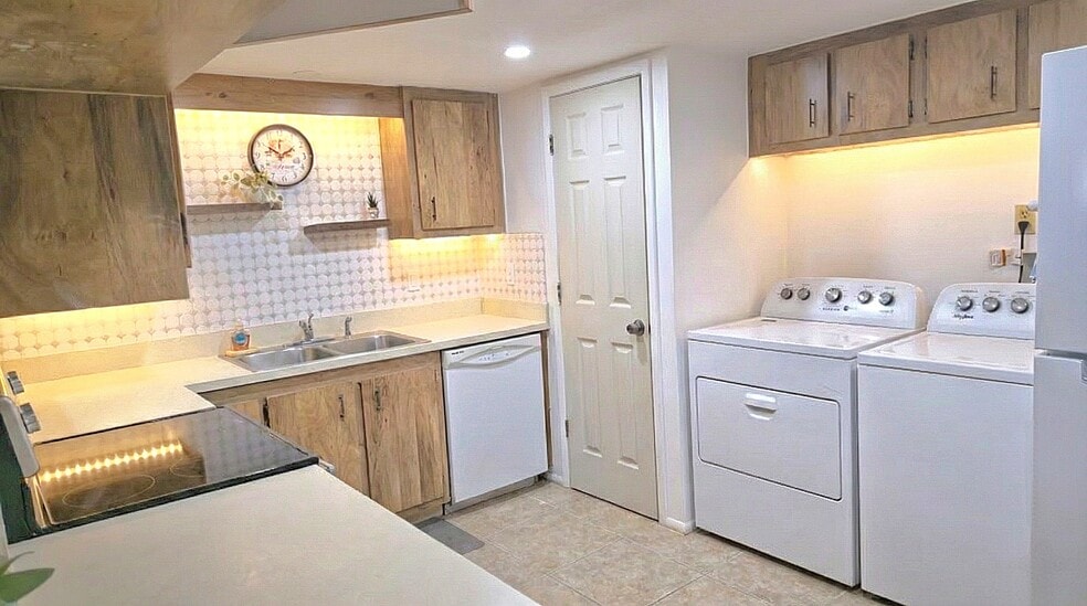 Building Photo - 414 Banana Cay Dr