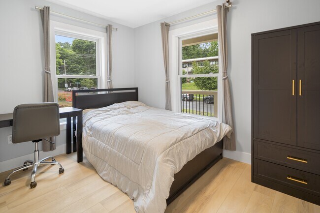 Building Photo - 200 Highland Ave