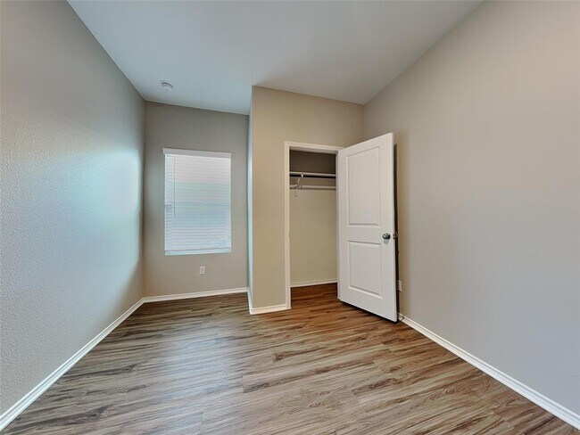 Building Photo - 108 Mica Trl