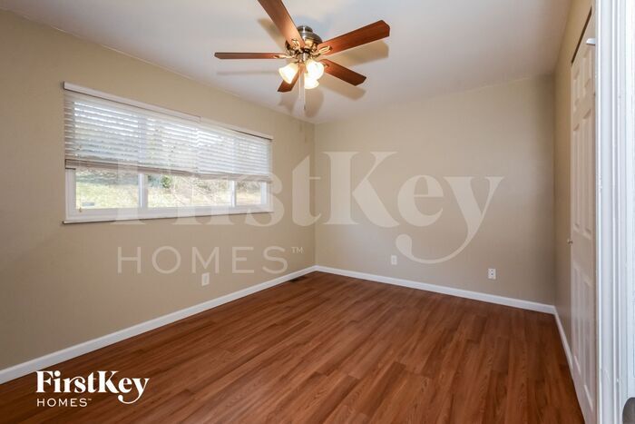 Building Photo - 802 Parkfield Terrace