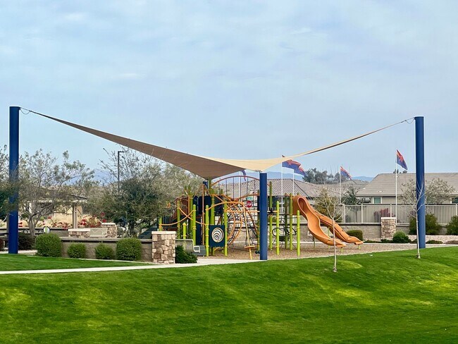 Building Photo - UPGRADED LIKE-NEW 3-BEDROOM WITH COMMUNITY POOL