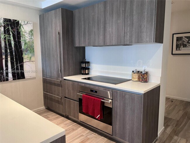 Building Photo - 801 S Miami Ave