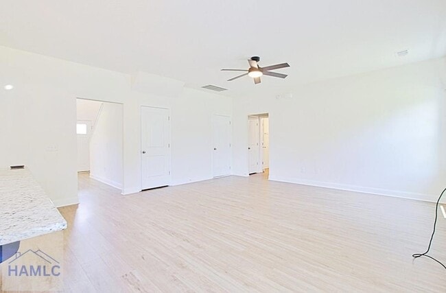 Building Photo - 991 Meloney Dr