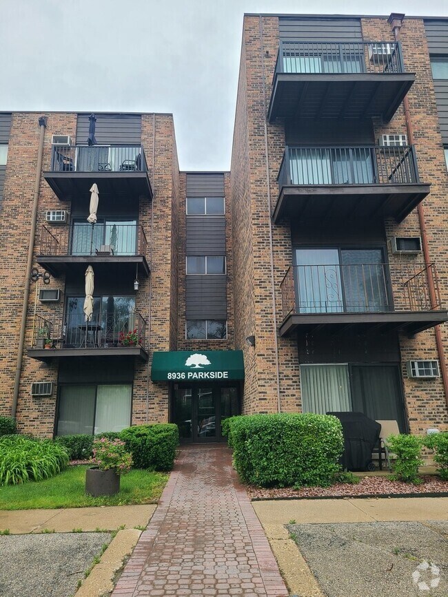 Building Photo - 8936 N Parkside Ave