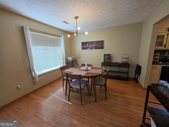 Building Photo - 520 Cornwallis Way