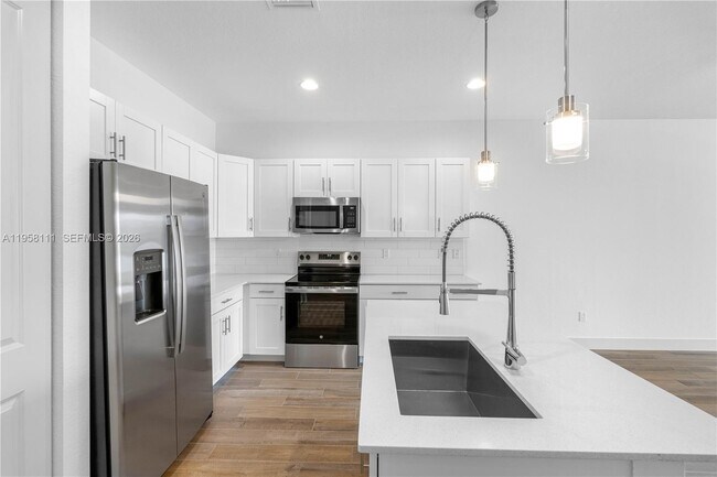 Building Photo - 14840 Golden Jax Ln