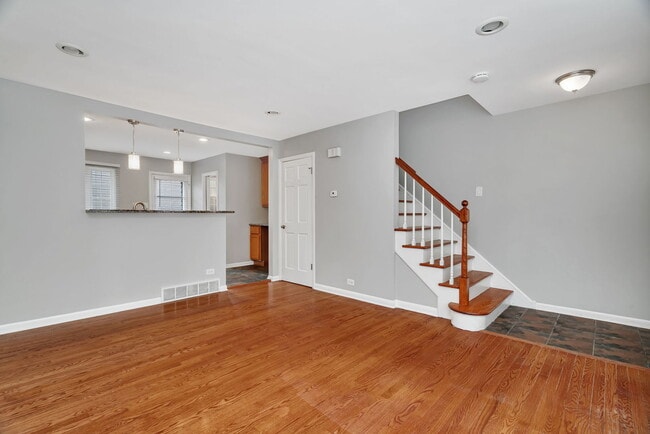 Building Photo - 13 S Waiola Ave