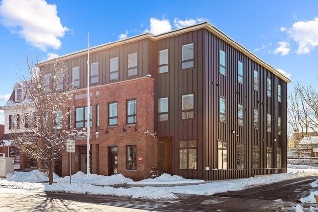 Building Photo - 1137 Washington St