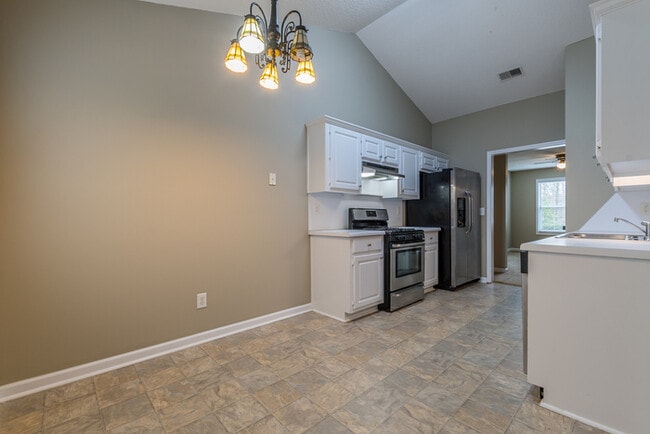 Building Photo - 3 BD 2 BA  Fenced Ranch with Bonus Room