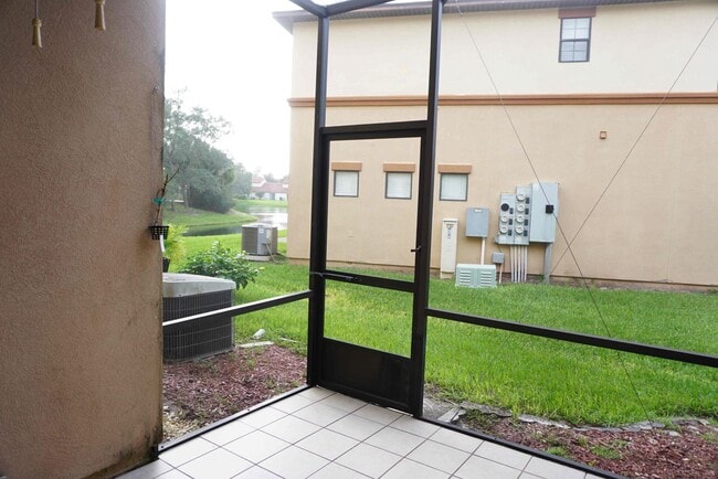 Building Photo - Townhome 2/2.5 with garage and access to Julington Creek amenities