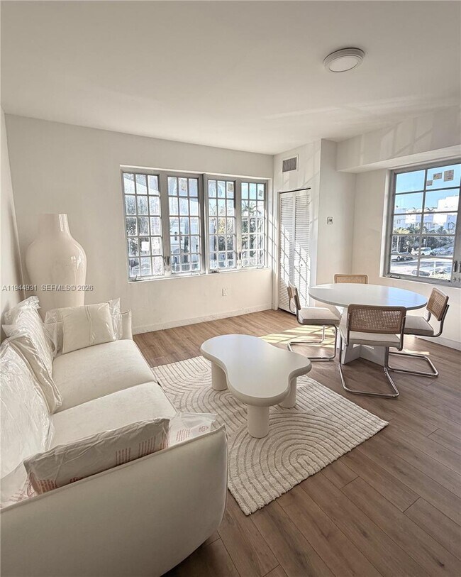 Building Photo - 1525 Euclid Ave