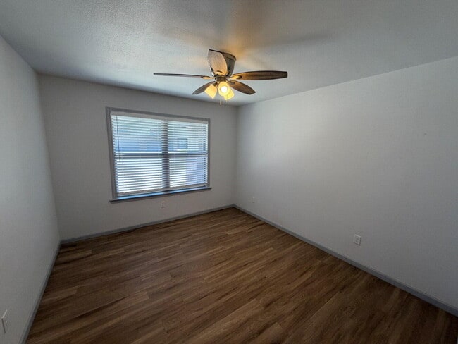 Building Photo - 1203 N Essex Ave