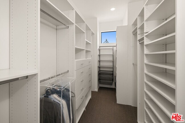 Building Photo - 135 Outrigger Mall