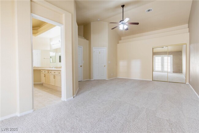 Building Photo - 4633 Califa Dr