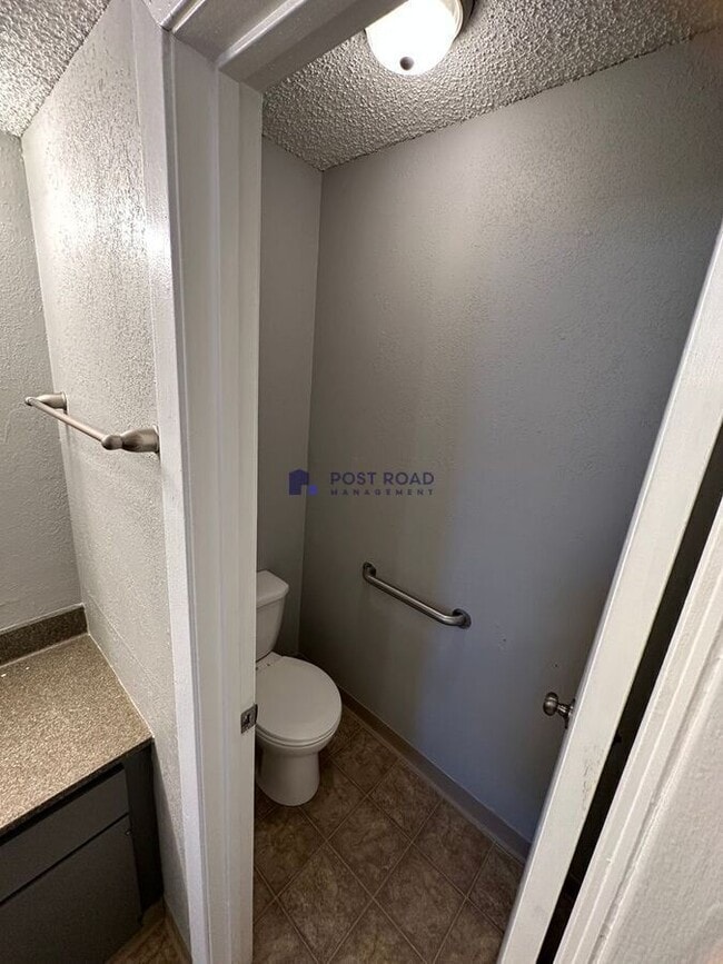 Building Photo - 501 W 27th St S