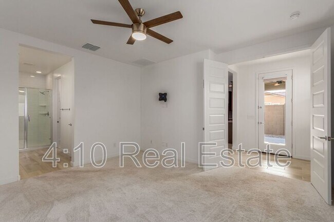 Building Photo - 2222 E Palmdale Ln