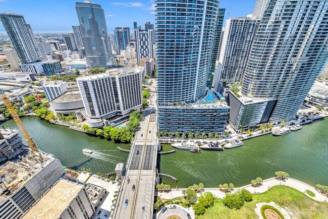 Building Photo - 485 Brickell Ave