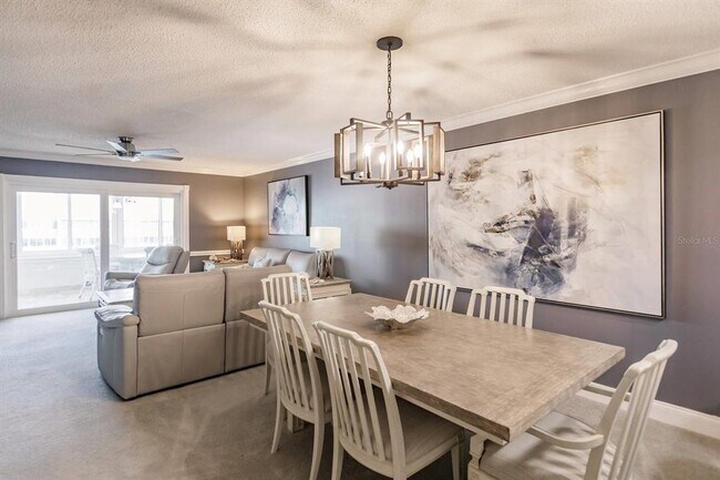 Building Photo - 1055 W Peppertree Dr