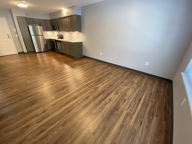 Building Photo - 52 E Ridge Dr